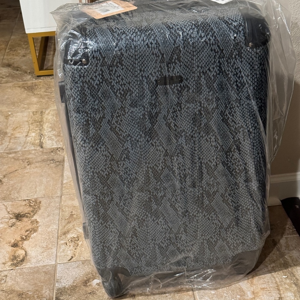 REBECCA MINKOFF - Pippa 24 Inch Snakeskin Print Spinner Suitcase